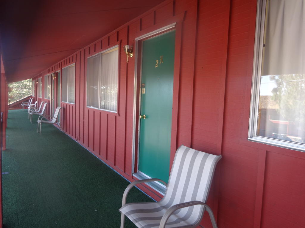 Boulder Lodge ジューンレイク エクステリア 写真
