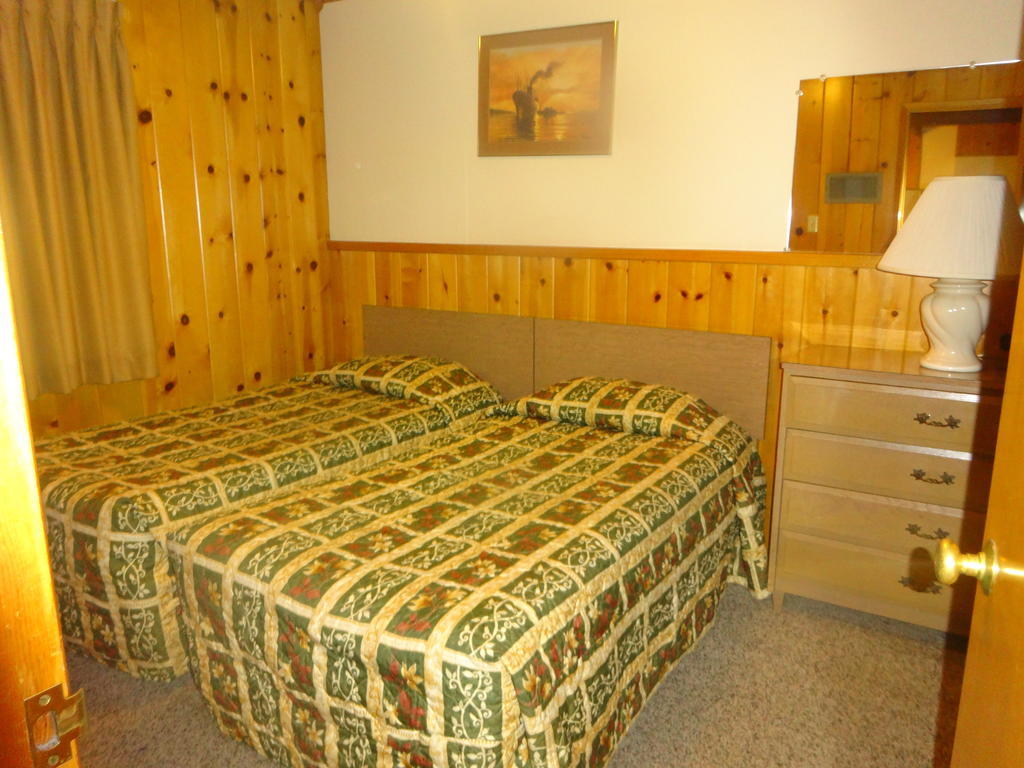 Boulder Lodge ジューンレイク 部屋 写真