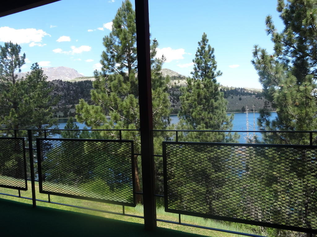 Boulder Lodge ジューンレイク 部屋 写真