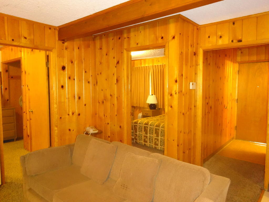Boulder Lodge ジューンレイク 部屋 写真
