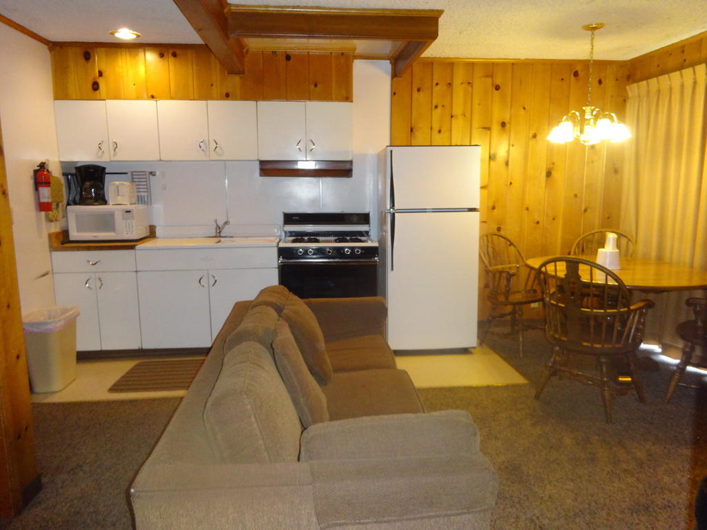 Boulder Lodge ジューンレイク 部屋 写真